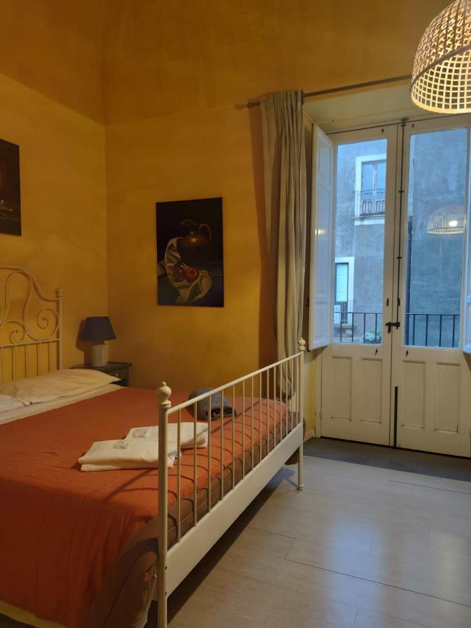 I Vespri Bed & Breakfast Catania Bagian luar foto
