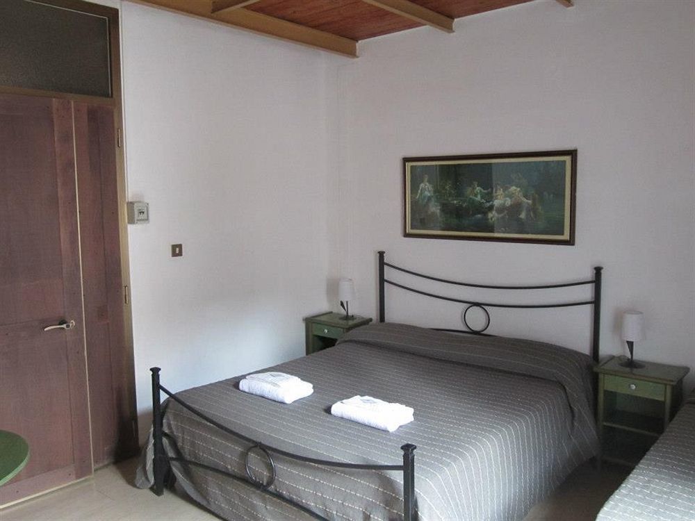 I Vespri Bed & Breakfast Catania Bagian luar foto