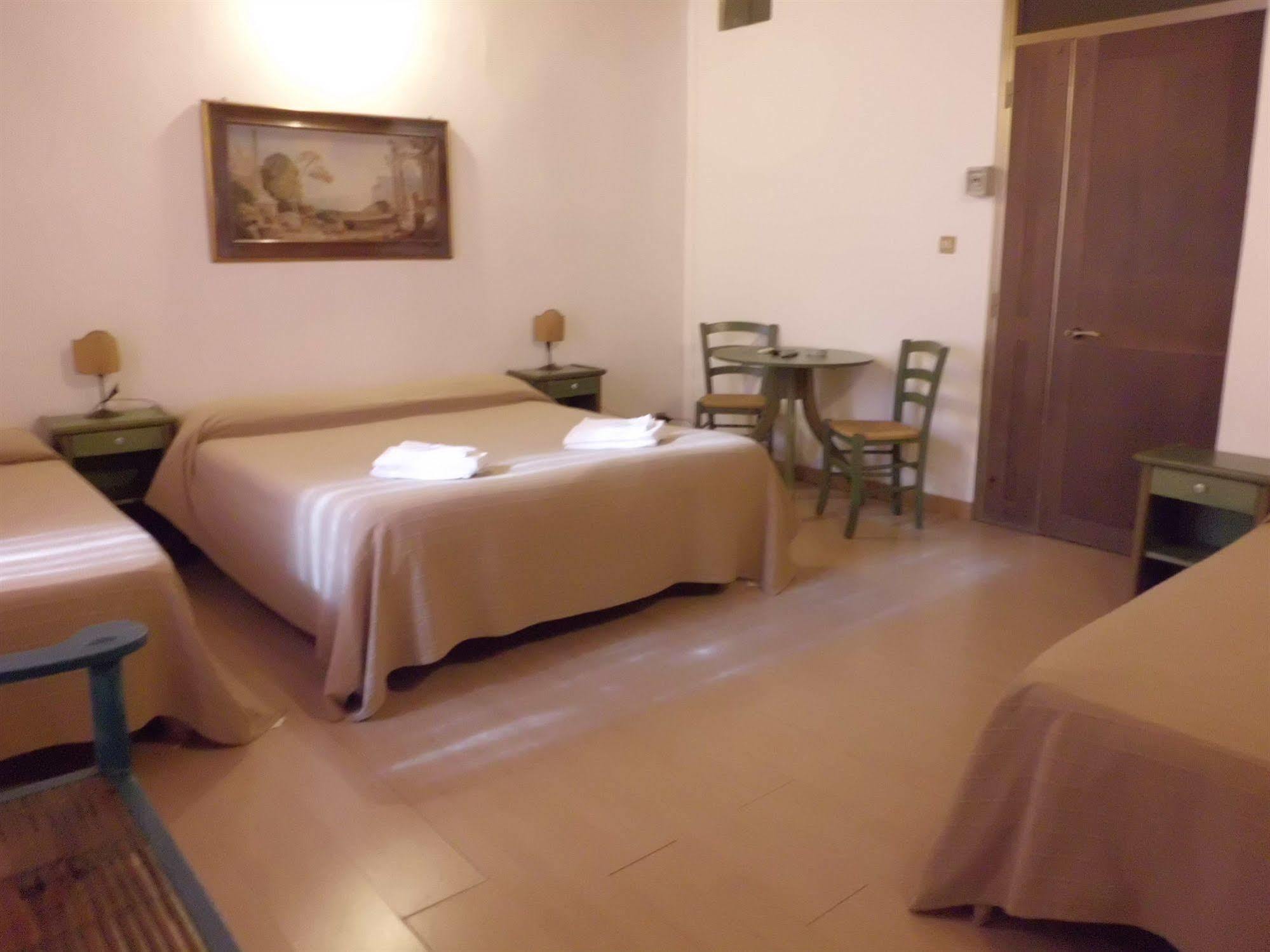 I Vespri Bed & Breakfast Catania Bagian luar foto