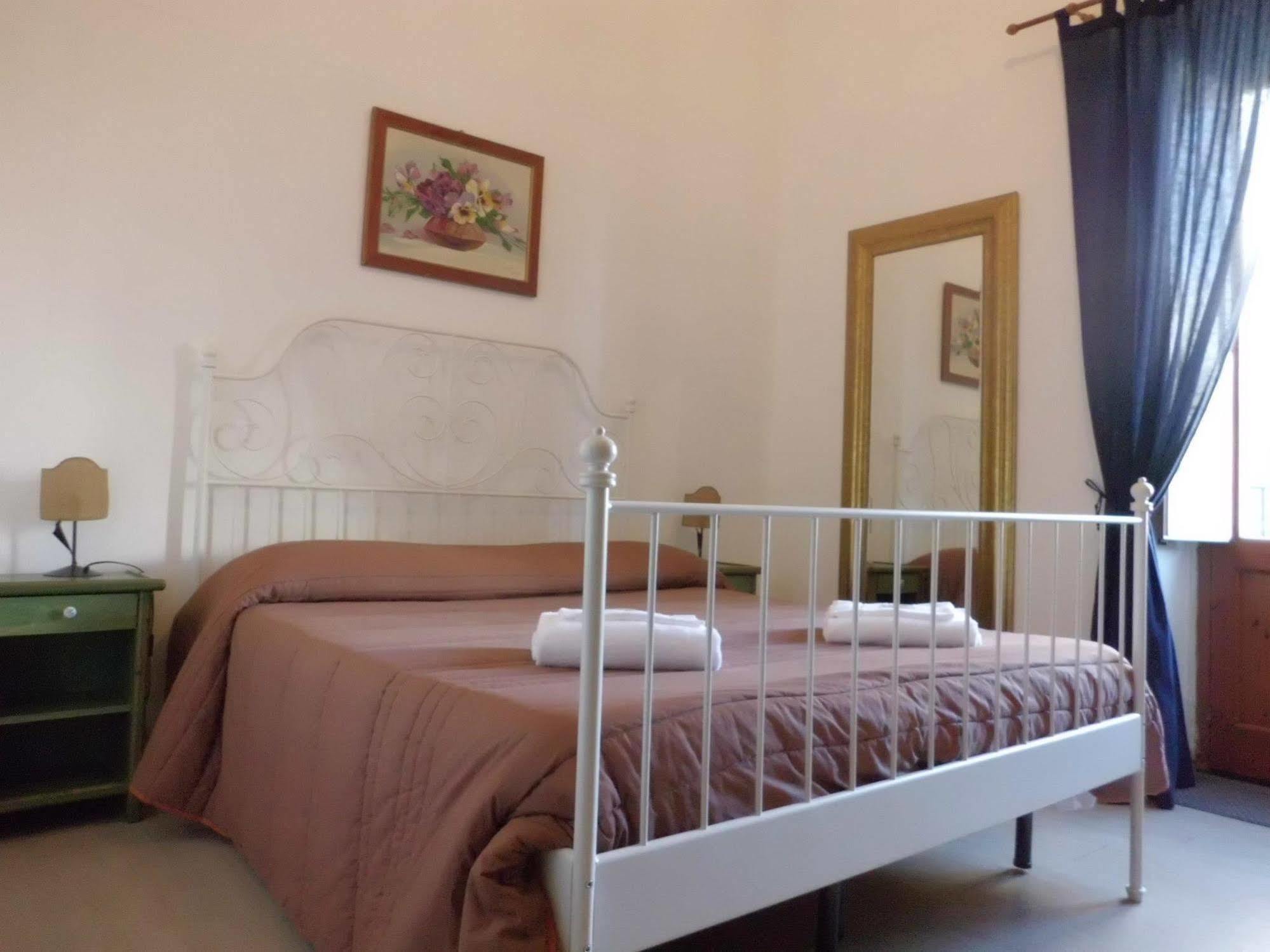 I Vespri Bed & Breakfast Catania Bagian luar foto
