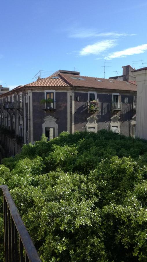 I Vespri Bed & Breakfast Catania Bagian luar foto